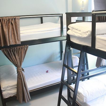 One One Hostel Patong 외부 사진