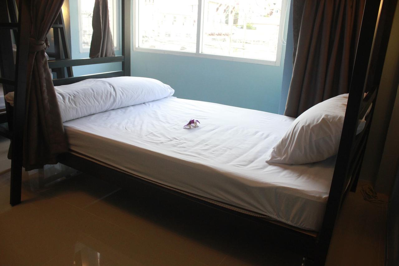 One One Hostel Patong 외부 사진