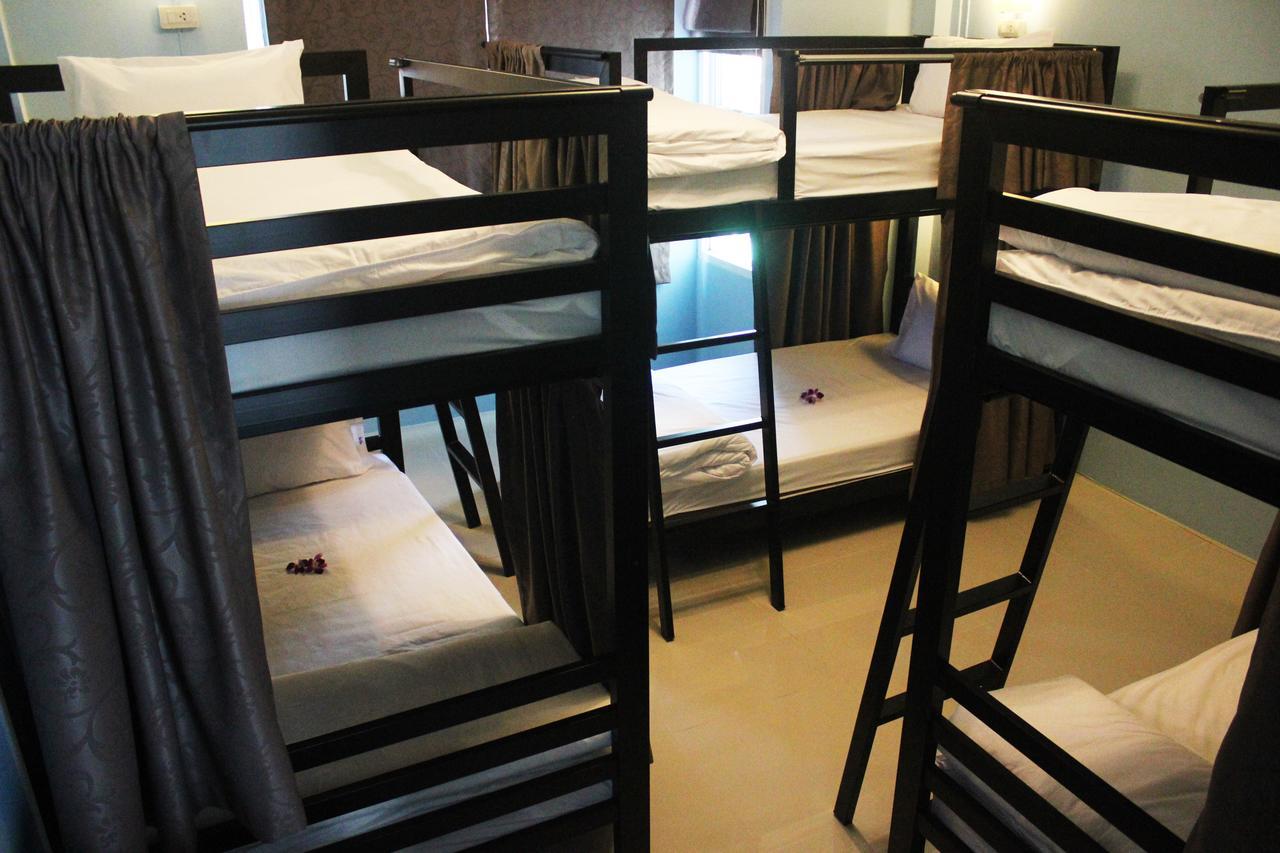 One One Hostel Patong 외부 사진